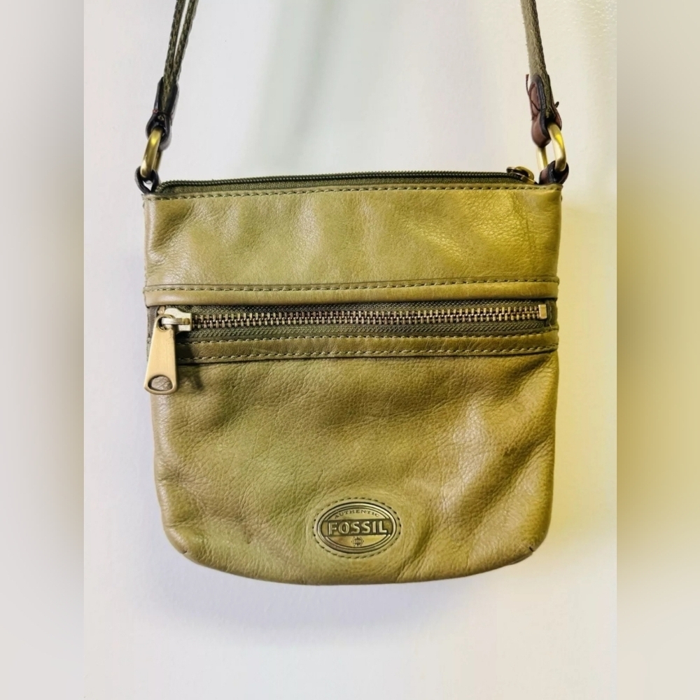 AUTHENTIC FOSSIL Beige Genuine Leather Zipper Close Crossbody Bag